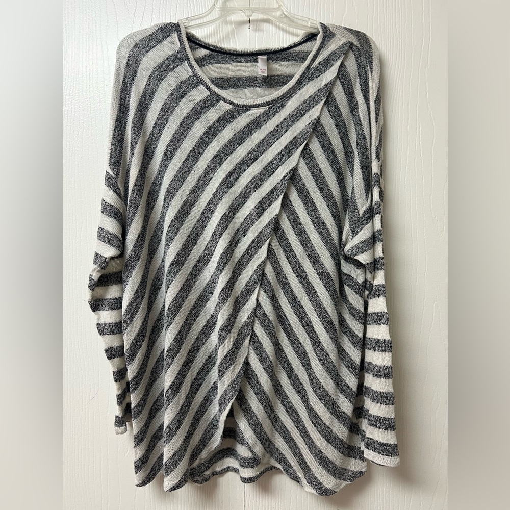 Xhilaration Gray and White Striped Sweater Size XXL